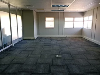 LAKEFIELD OFFICE PARK | WEST AVENUE | DIE HOEWES | CENTURION