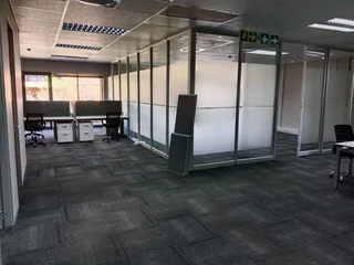 LAKEFIELD OFFICE PARK | WEST AVENUE | DIE HOEWES | CENTURION