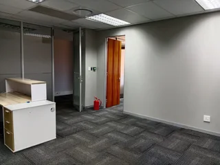 LAKEFIELD OFFICE PARK | WEST AVENUE | DIE HOEWES | CENTURION