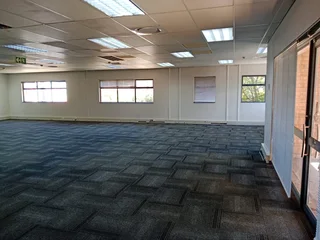 LAKEFIELD OFFICE PARK | WEST AVENUE | DIE HOEWES | CENTURION