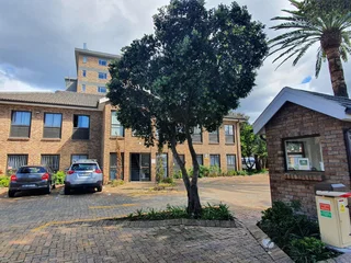 IMAM HARON | OFFICE SPACE TO RENT IN SECURE PARK | CLAREVIEW BUSINESS PARK, CLAREMONT | 125M²