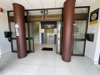 161.75m² Office to Let in Tyger Valley with Balcony