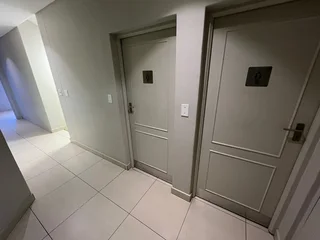 161.75m² Office to Let in Tyger Valley with Balcony