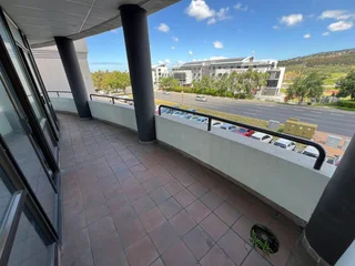 161.75m² Office to Let in Tyger Valley with Balcony