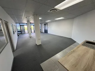 161.75m² Office to Let in Tyger Valley with Balcony