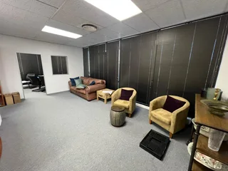 161.75m² Office to Let in Tyger Valley with Balcony