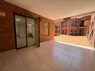 Exceptional Ground-Floor Office To Let in Stonemill Office Park