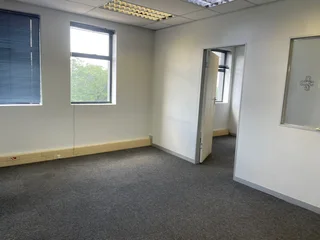 CROSSWAY OFFICE PARK | LENCHEN AVENUE | DIE HOEWES | CENTURION