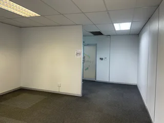 CROSSWAY OFFICE PARK | LENCHEN AVENUE | DIE HOEWES | CENTURION