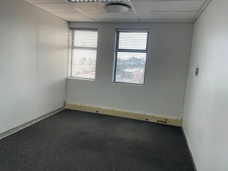 CROSSWAY OFFICE PARK | LENCHEN AVENUE | DIE HOEWES | CENTURION