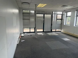 CROSSWAY OFFICE PARK | LENCHEN AVENUE | DIE HOEWES | CENTURION