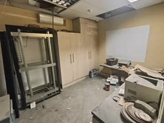 BUILDING TO LET IN PAROW VALLEY | 1,000M²