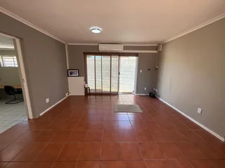 OFFICE SPACE AVAILABLE TO LET IN TABLE VIEW | 110m²