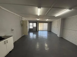 OFFICE/RETAIL SPACE TO LET IN TABLE VIEW | 125m²