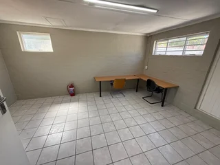 OFFICE SPACE AVAILABLE TO LET IN TABLE VIEW | 110m²