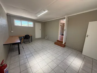 OFFICE SPACE AVAILABLE TO LET IN TABLE VIEW | 110m²