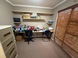 OFFICE SPACE AVAILABLE TO LET IN TABLE VIEW | 110m²