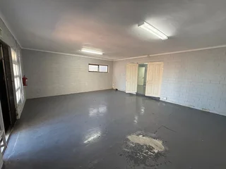 OFFICE/RETAIL SPACE TO LET IN TABLE VIEW | 125m²