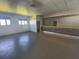 OFFICE / RETAIL SPACE AVAILABLE TO RENT IN FAIRFIELD ESTATE, PAROW | 235m²