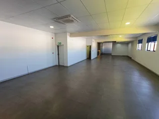 OFFICE / RETAIL SPACE AVAILABLE TO RENT IN FAIRFIELD ESTATE, PAROW | 235m²