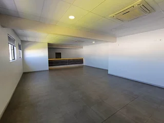 OFFICE / RETAIL SPACE AVAILABLE TO RENT IN FAIRFIELD ESTATE, PAROW | 235m²