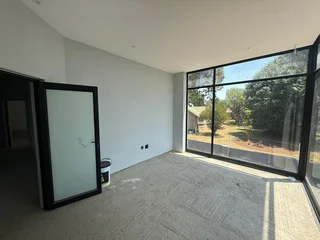 Prime First-Floor Offices To Let – 470 Ontdekkers Road, Roodepoort