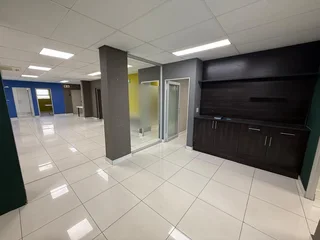 OFFICE SPACE AVAILABLE TO LET IN TABLE VIEW | 168m²