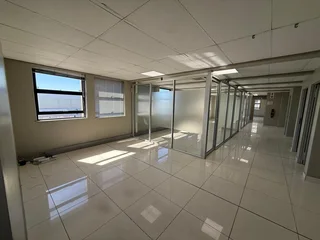 OPEN PLAN OFFICE SPACE TO LET IN TABLE VIEW | 270m²