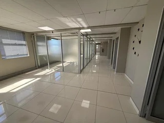 OPEN PLAN OFFICE SPACE TO LET IN TABLE VIEW | 270m²