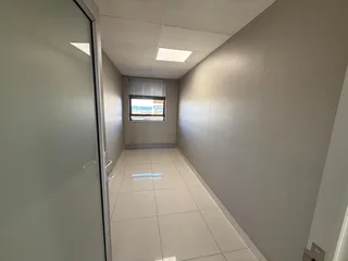 OPEN PLAN OFFICE SPACE TO LET IN TABLE VIEW | 270m²