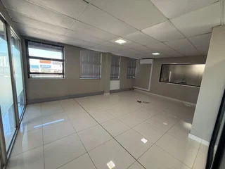 OPEN PLAN OFFICE SPACE TO LET IN TABLE VIEW | 270m²