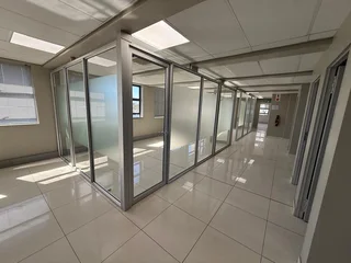 OPEN PLAN OFFICE SPACE TO LET IN TABLE VIEW | 270m²