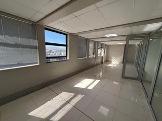 OPEN PLAN OFFICE SPACE TO LET IN TABLE VIEW | 270m²