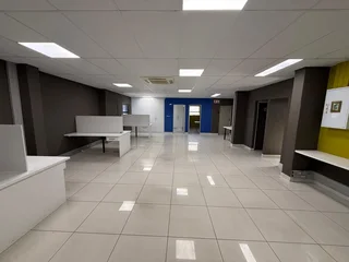 OFFICE SPACE AVAILABLE TO LET IN TABLE VIEW | 168m²