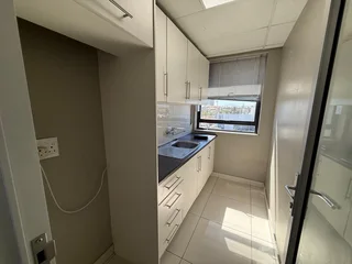 OPEN PLAN OFFICE SPACE TO LET IN TABLE VIEW | 270m²