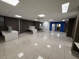 OFFICE SPACE AVAILABLE TO LET IN TABLE VIEW | 168m²