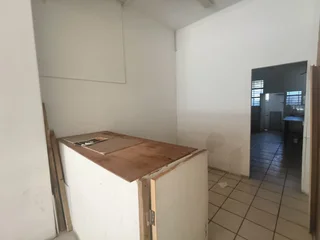 MIDDESTAD BUILDING | RETAIL SPACE TO LET IN PAROW | 100m²