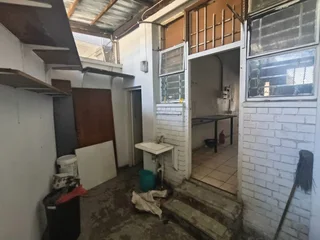 MIDDESTAD BUILDING | RETAIL SPACE TO LET IN PAROW | 100m²