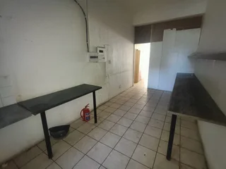 MIDDESTAD BUILDING | RETAIL SPACE TO LET IN PAROW | 100m²