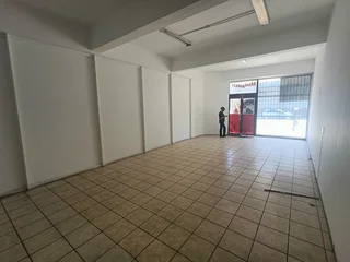 MIDDESTAD BUILDING | RETAIL SPACE TO LET IN PAROW | 100m²