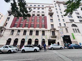 Salon Space to Let – Prime Location on Albertina Sisulu Road, Johannesburg