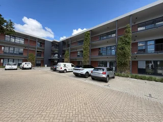 SANDOWN SQUARE BUSINESS PARK | OFFICE SPACE FOR SALE IN SANDOWN | 92m²