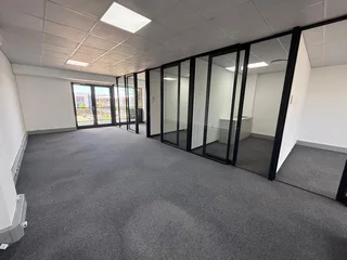 SANDOWN SQUARE BUSINESS PARK | OFFICE SPACE FOR SALE IN SANDOWN | 92m²