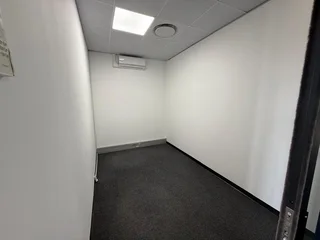 SANDOWN SQUARE BUSINESS PARK | OFFICE SPACE FOR SALE IN SANDOWN | 92m²