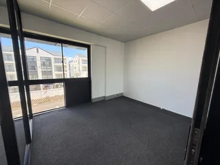 SANDOWN SQUARE BUSINESS PARK | OFFICE SPACE FOR SALE IN SANDOWN | 92m²