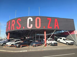 VOORTREKKER ROAD | CAR SHOWROOM FOR SALE | GOODWOOD | 2200m²