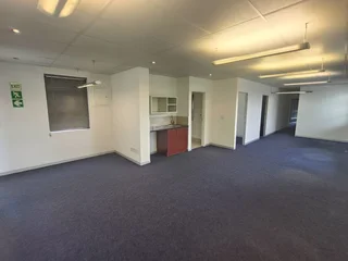 FAIRWAY CLOSE | OFFICE SPACE TO LET IN PAROW | 118m²