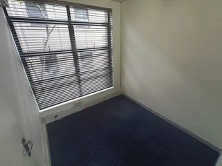 FAIRWAY CLOSE | OFFICE SPACE TO LET IN PAROW | 118m²