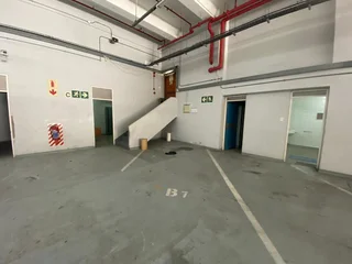 BLOEM STREET | SHOWROOM/RETAIL SPACE AVAILABLE FOR RENT | CAPE TOWN CBD | 1754m²