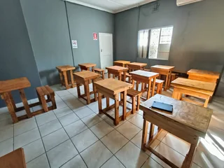 MCINTYRE ROAD | SECTION OF HOUSE WITH BUSINESS RIGHTS TO RENT | PAROW | 130m²